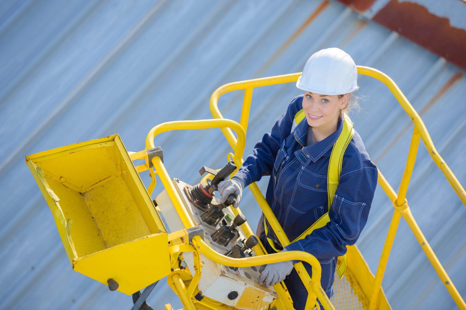 Dvigalo za krovce mi je odprlo oči glede dela na strehi